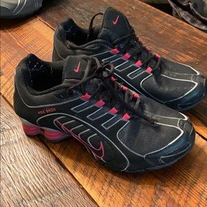 Nike shox size 9.5 black and hot pink